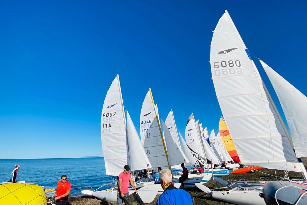 Assonautica “Giuseppe Maffei”, fervono i preparativi a Tarquinia del Mondiale catamarani classe Dart18