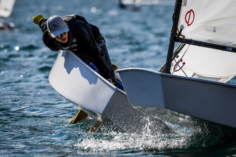 Secondo giorno di regate ai Campionati Italiani Giovanili in Singolo Kinder Joy of moving 2025 sul Garda Trentino