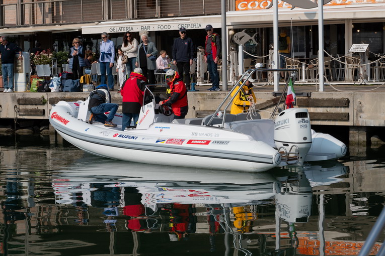 Suzuki presenta Missione Naxos 2026: oltre 3.000 miglia nel Mediterraneo con il Club del Gommone di Milano